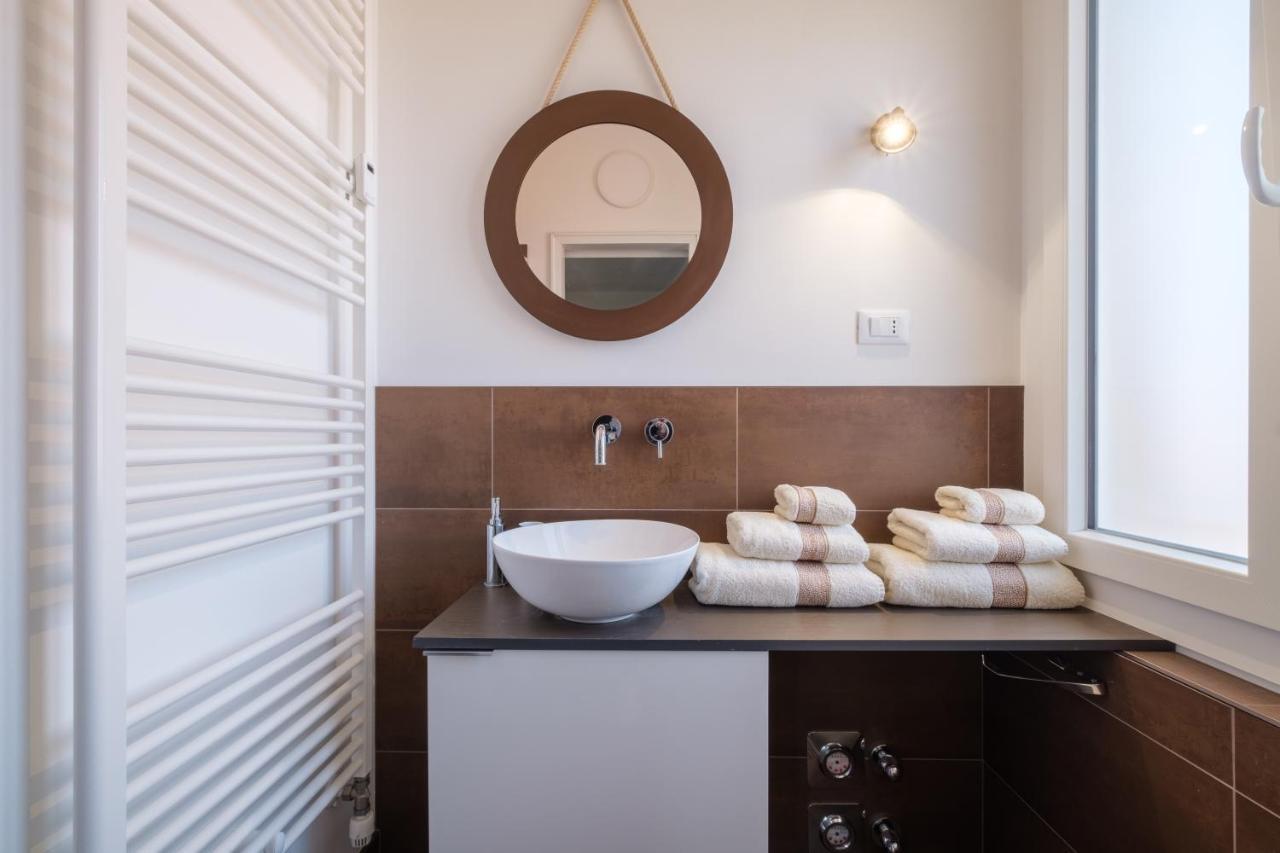 Fabula Rooms 3 Suites With Private Bathroom 博洛尼亚 外观 照片